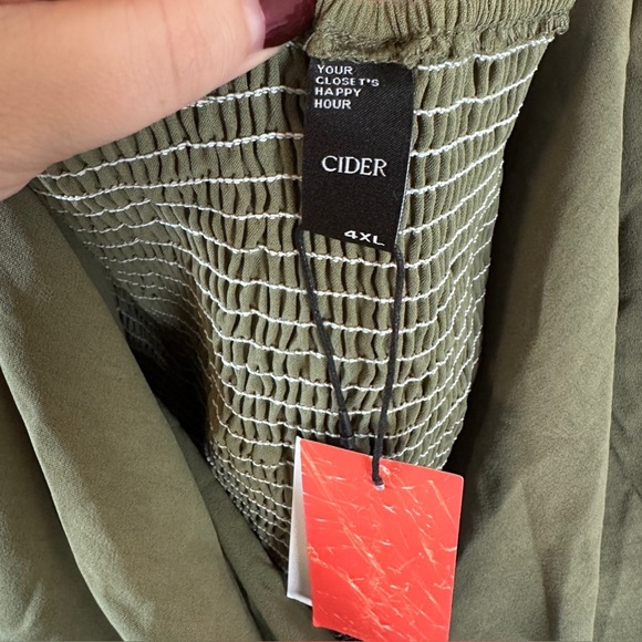 NWT Cider solid shirred dark green women’s crop blouse  puffy sleeves size 4XL - Picture 4 of 8